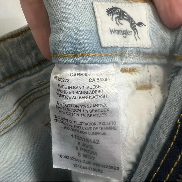 Wrangler light wash distressed denim Bermuda length short with tough hem size 8 - Picture 8 of 8